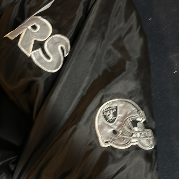 Reversible official NFL Raiders jacket - Picture 3 of 8